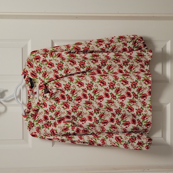 Flowery blouse - Picture 1 of 8